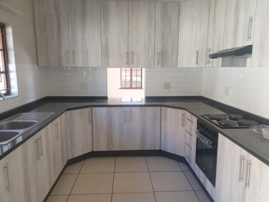 To Let 3 Bedroom Property for Rent in Kloof KwaZulu-Natal