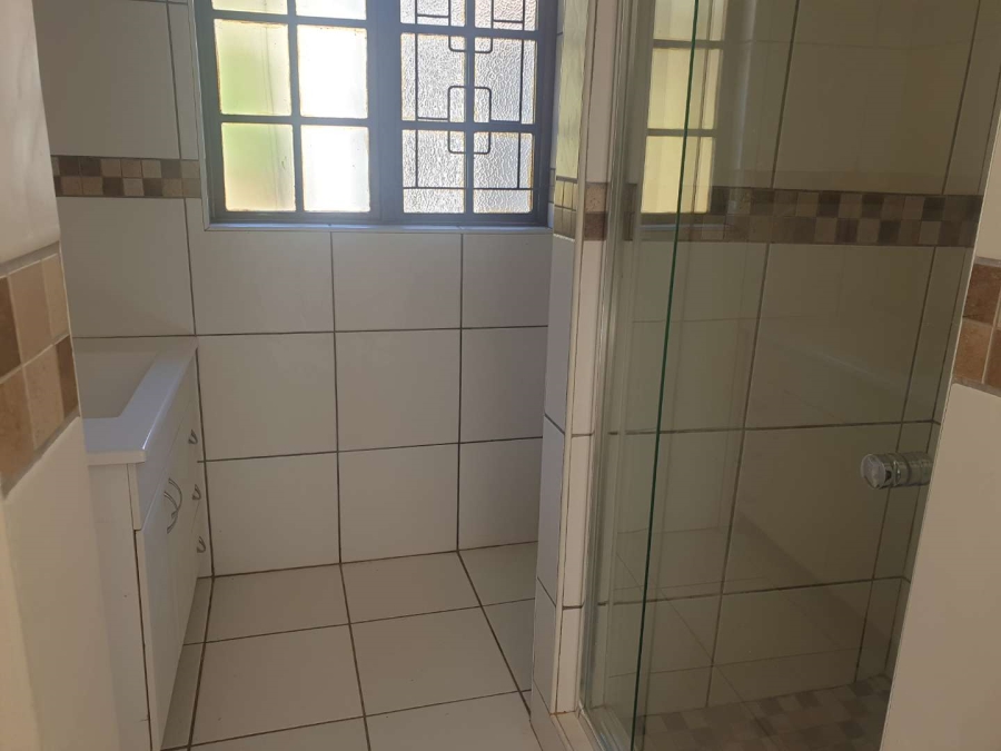 To Let 3 Bedroom Property for Rent in Kloof KwaZulu-Natal
