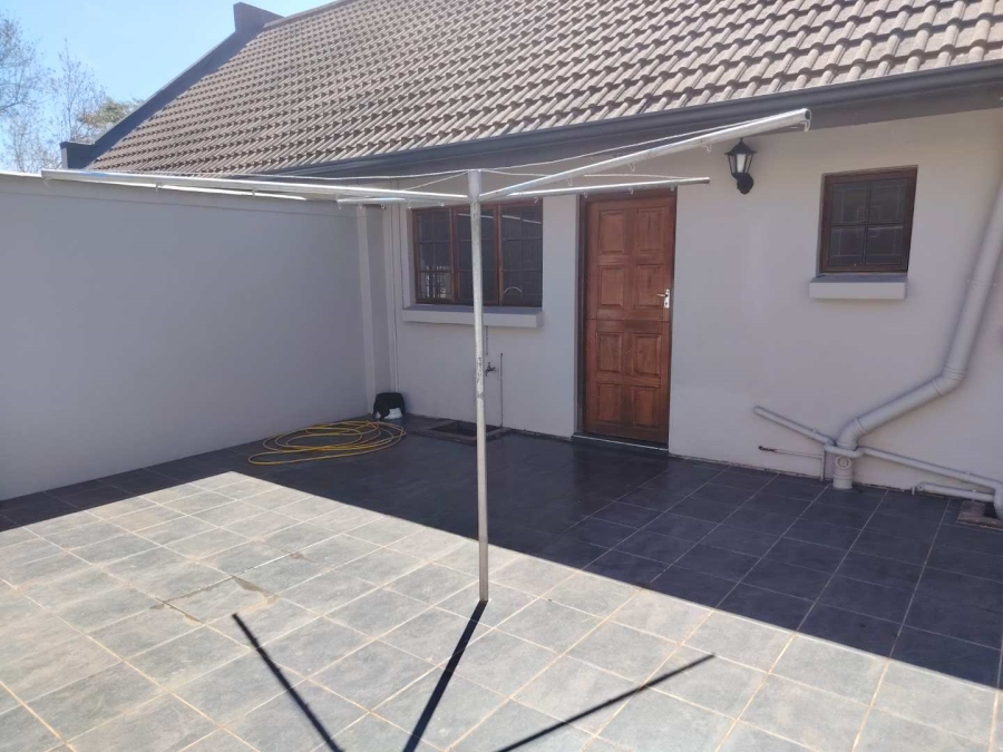 To Let 4 Bedroom Property for Rent in Kloof KwaZulu-Natal