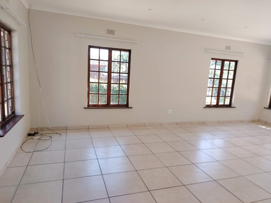 To Let 4 Bedroom Property for Rent in Kloof KwaZulu-Natal