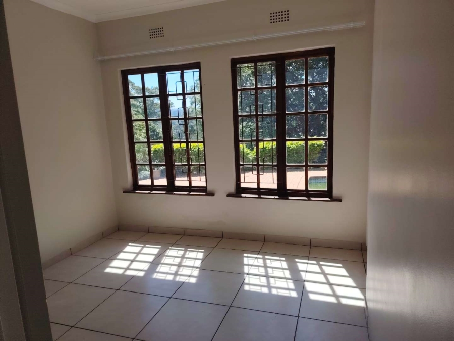 To Let 4 Bedroom Property for Rent in Kloof KwaZulu-Natal