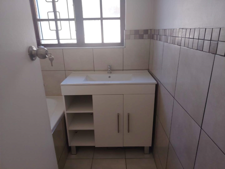 To Let 4 Bedroom Property for Rent in Kloof KwaZulu-Natal