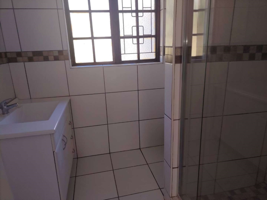 To Let 4 Bedroom Property for Rent in Kloof KwaZulu-Natal