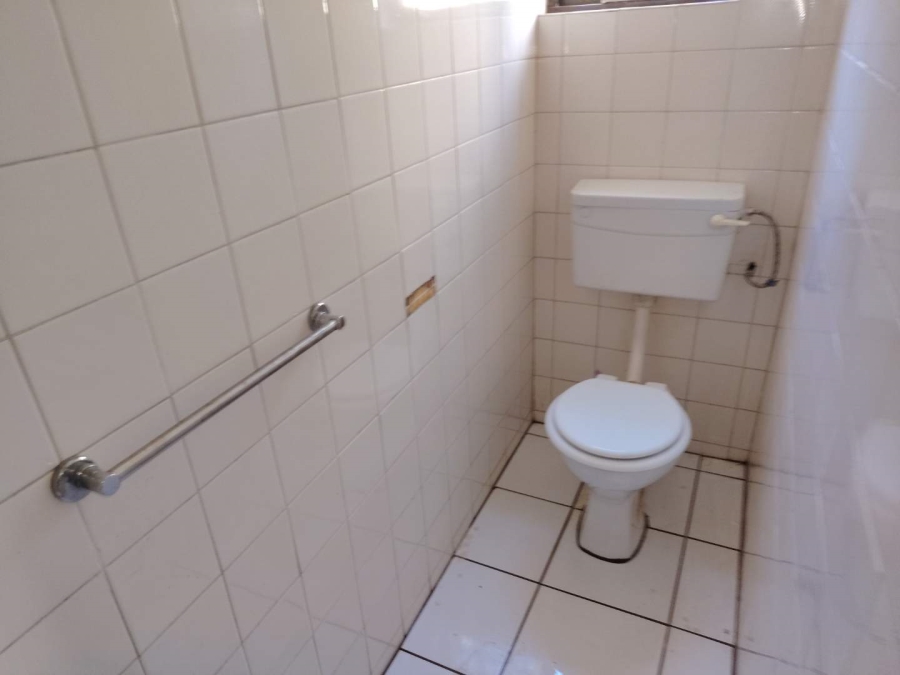 To Let 4 Bedroom Property for Rent in Kloof KwaZulu-Natal