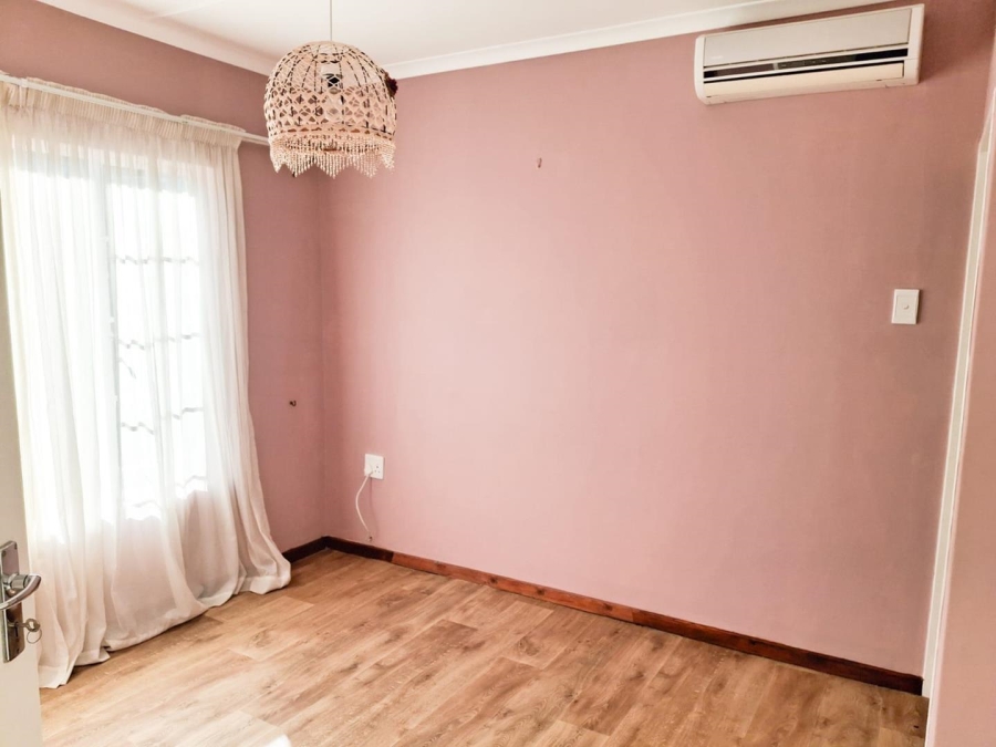 3 Bedroom Property for Sale in Greendale KwaZulu-Natal