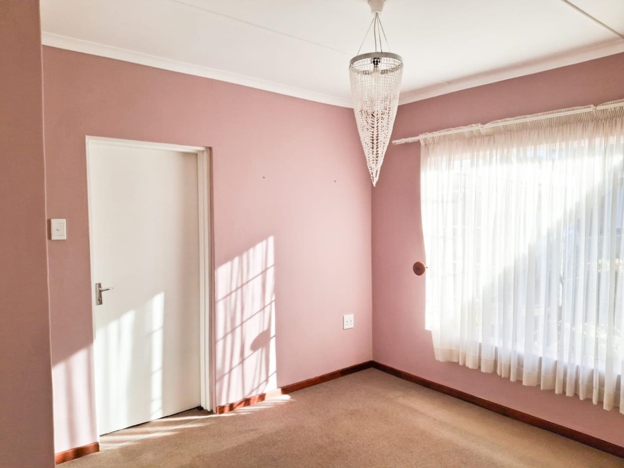 3 Bedroom Property for Sale in Greendale KwaZulu-Natal