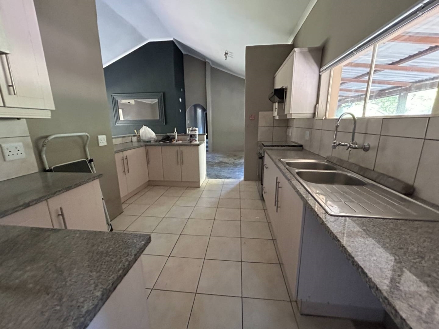 To Let 4 Bedroom Property for Rent in Hillcrest KwaZulu-Natal
