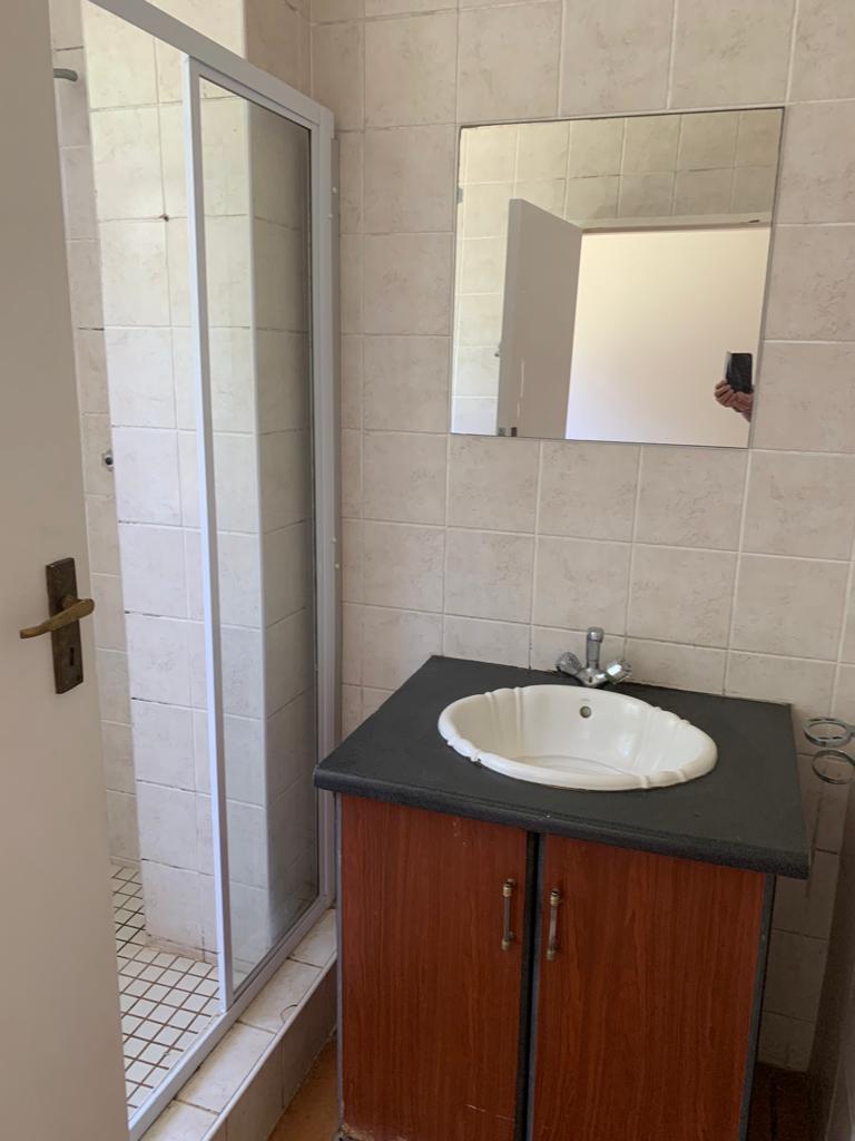 To Let 1 Bedroom Property for Rent in Essenwood KwaZulu-Natal