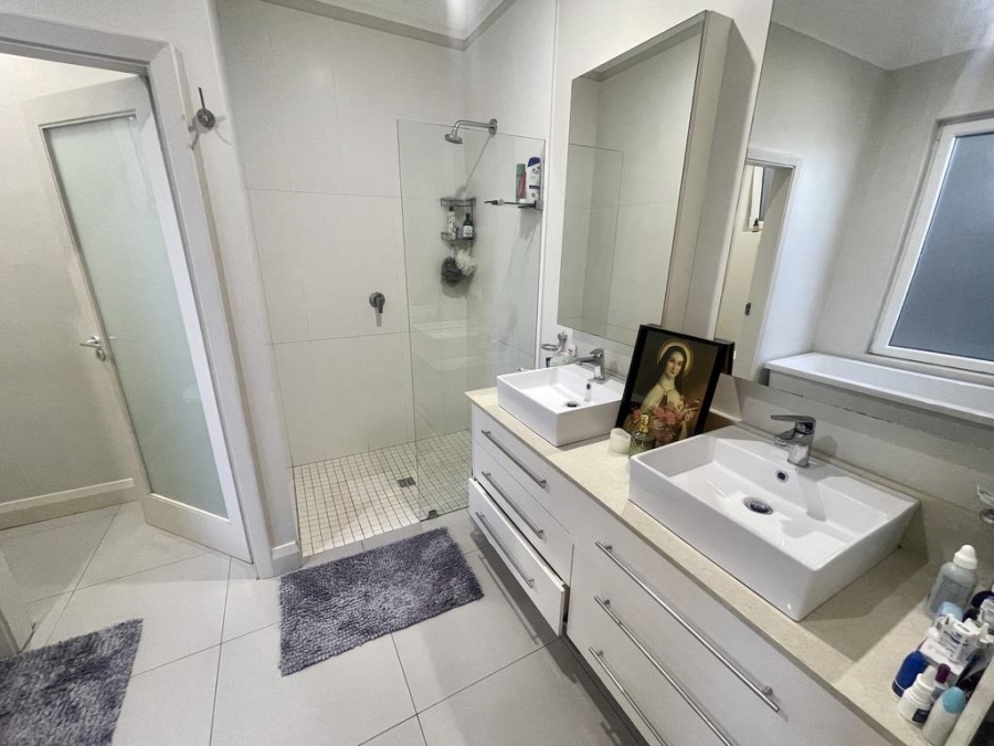 To Let 4 Bedroom Property for Rent in Broadway KwaZulu-Natal