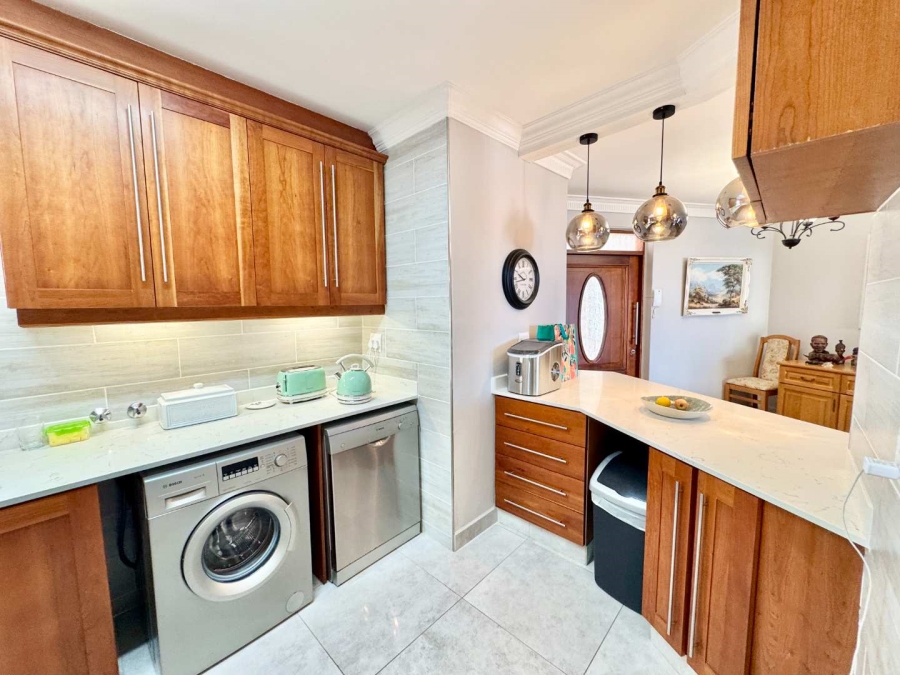 To Let 2 Bedroom Property for Rent in Umhlanga KwaZulu-Natal