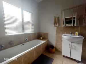 To Let 3 Bedroom Property for Rent in Palm Lakes Estate KwaZulu-Natal