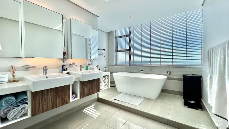 To Let 4 Bedroom Property for Rent in Umhlanga KwaZulu-Natal