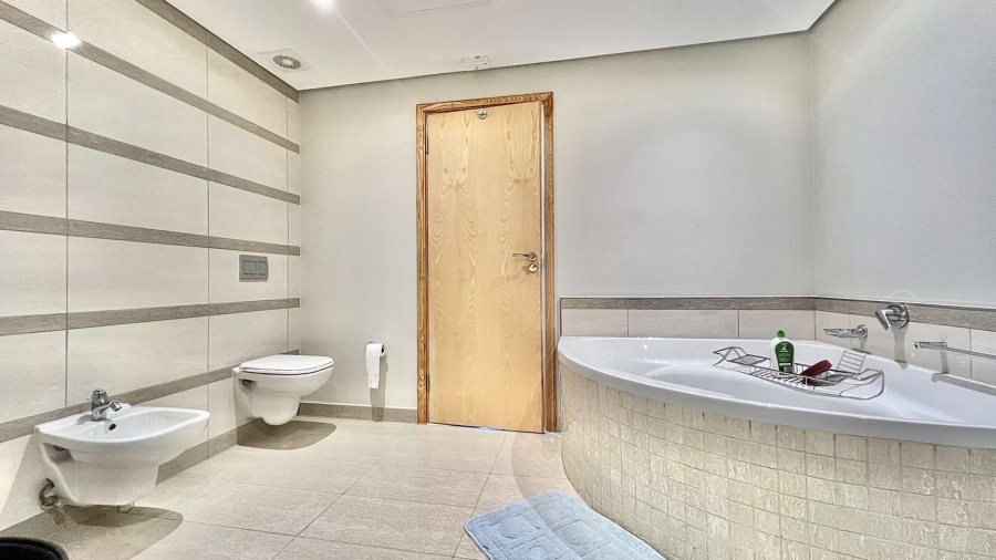 To Let 4 Bedroom Property for Rent in Umhlanga KwaZulu-Natal