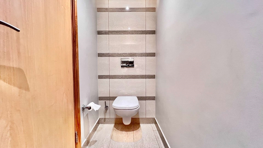 To Let 4 Bedroom Property for Rent in Umhlanga KwaZulu-Natal