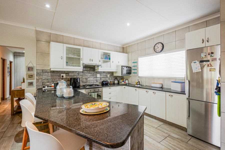 4 Bedroom Property for Sale in Amanzimtoti KwaZulu-Natal