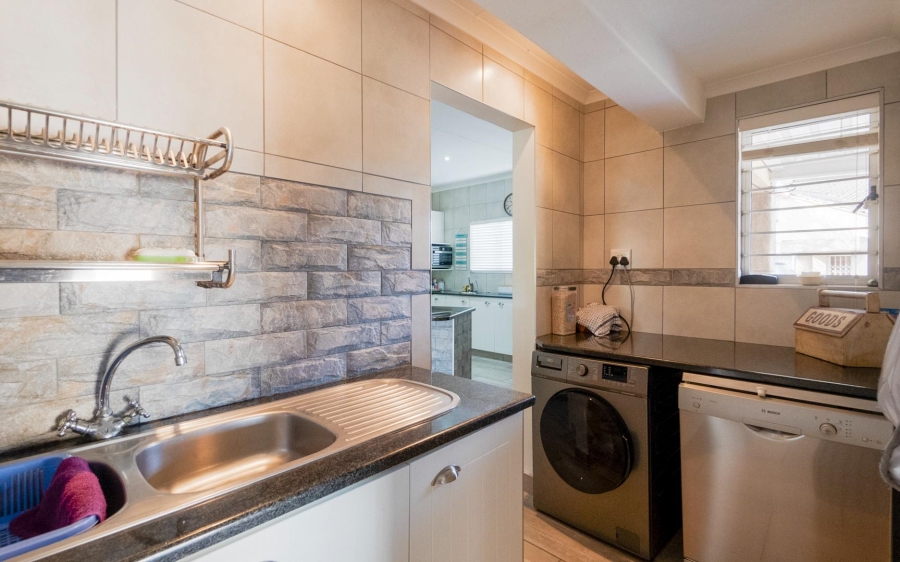 4 Bedroom Property for Sale in Amanzimtoti KwaZulu-Natal