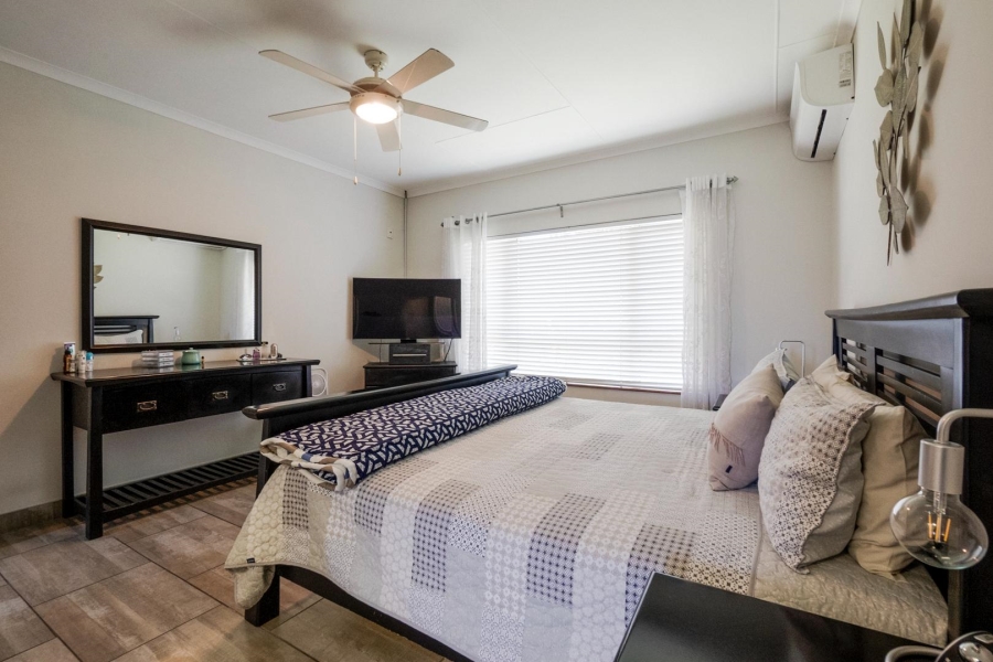 4 Bedroom Property for Sale in Amanzimtoti KwaZulu-Natal