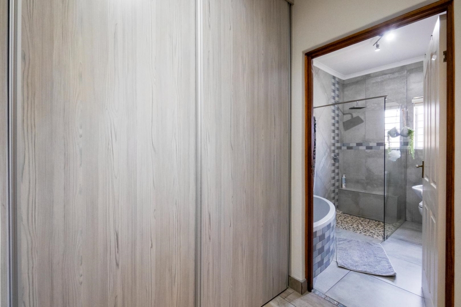 4 Bedroom Property for Sale in Amanzimtoti KwaZulu-Natal