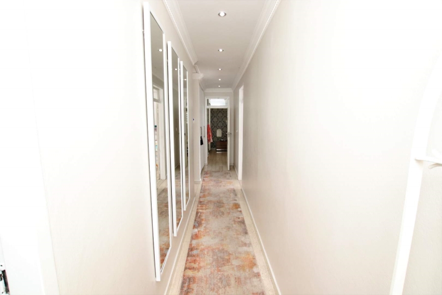 To Let 4 Bedroom Property for Rent in La Lucia KwaZulu-Natal