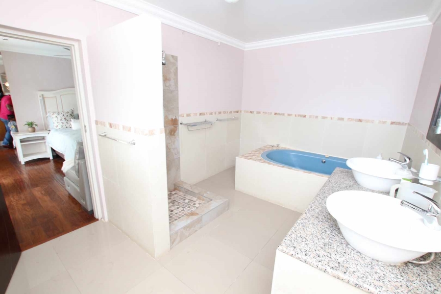 To Let 4 Bedroom Property for Rent in La Lucia KwaZulu-Natal