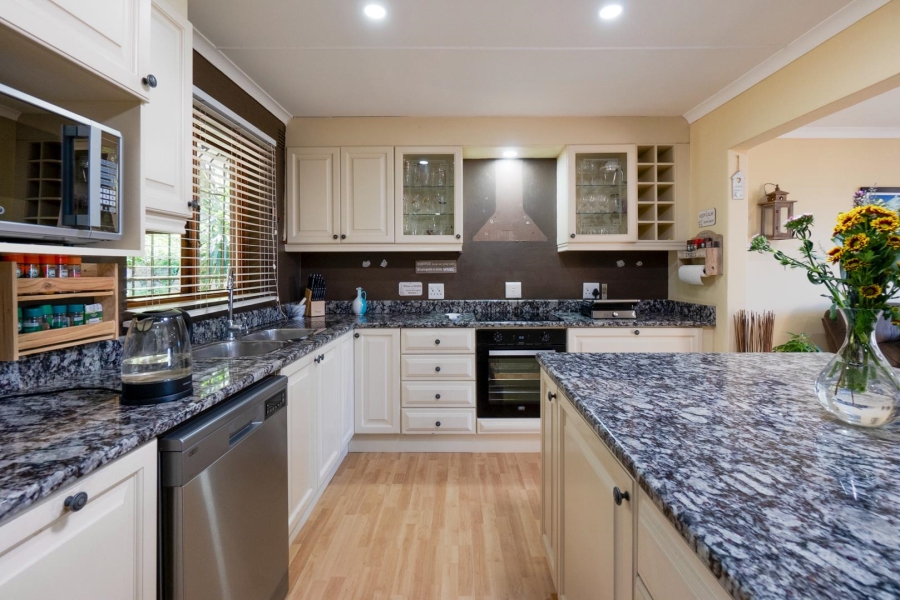 4 Bedroom Property for Sale in Amanzimtoti KwaZulu-Natal