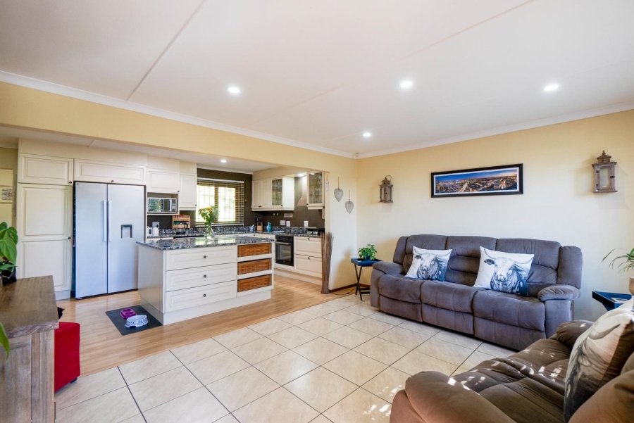 4 Bedroom Property for Sale in Amanzimtoti KwaZulu-Natal