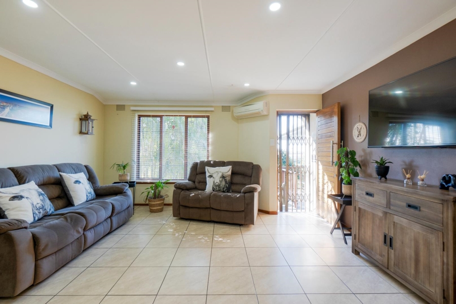 4 Bedroom Property for Sale in Amanzimtoti KwaZulu-Natal