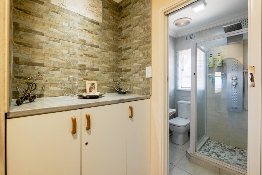 2 Bedroom Property for Sale in Amanzimtoti KwaZulu-Natal