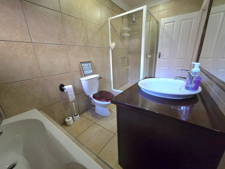 4 Bedroom Property for Sale in Winston Park KwaZulu-Natal