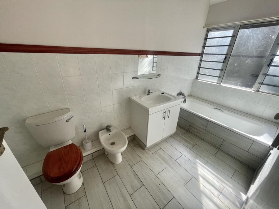 To Let 4 Bedroom Property for Rent in Umhlanga KwaZulu-Natal