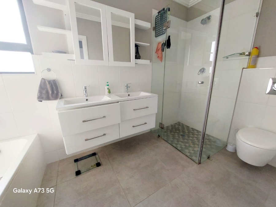 To Let 4 Bedroom Property for Rent in Palm Lakes Estate KwaZulu-Natal