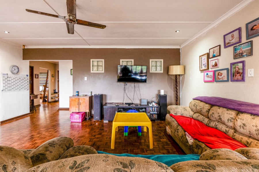 4 Bedroom Property for Sale in Amanzimtoti KwaZulu-Natal