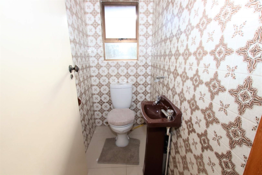 To Let 4 Bedroom Property for Rent in Umhlanga KwaZulu-Natal