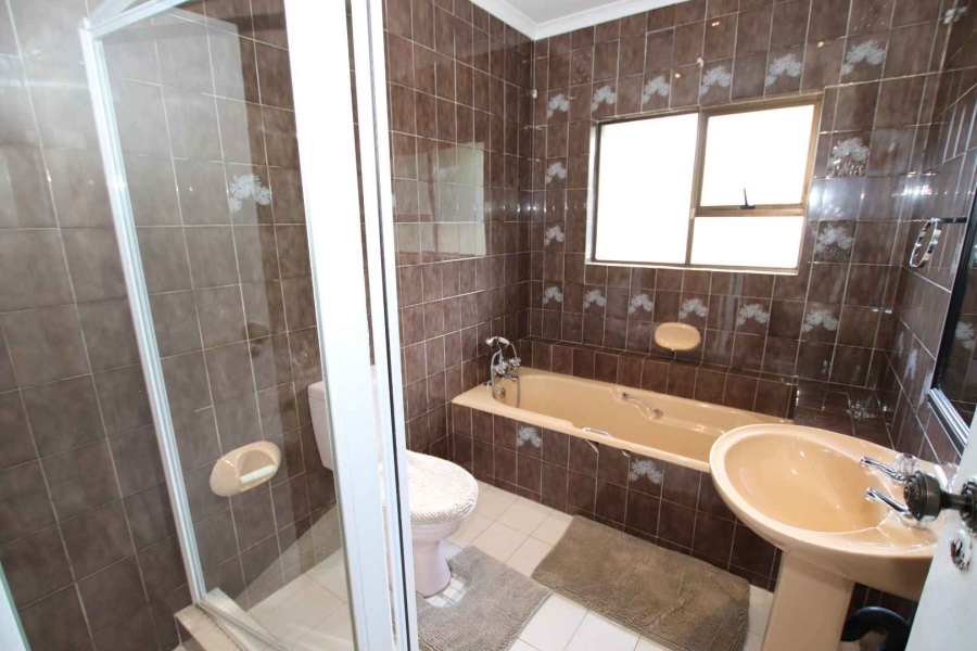 To Let 4 Bedroom Property for Rent in Umhlanga KwaZulu-Natal