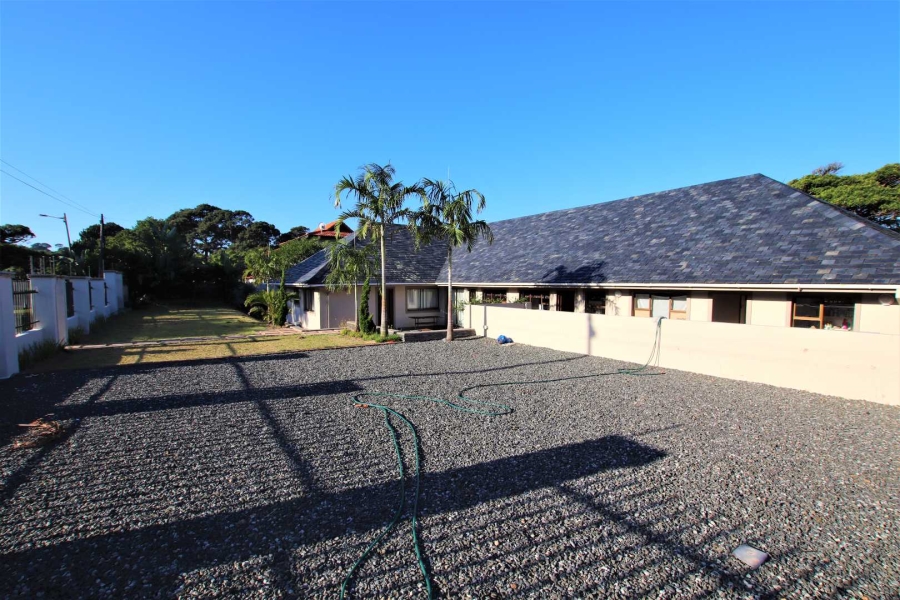 To Let 4 Bedroom Property for Rent in Umhlanga KwaZulu-Natal