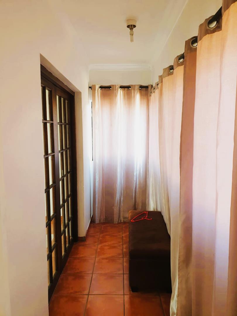 To Let 1 Bedroom Property for Rent in La Lucia KwaZulu-Natal