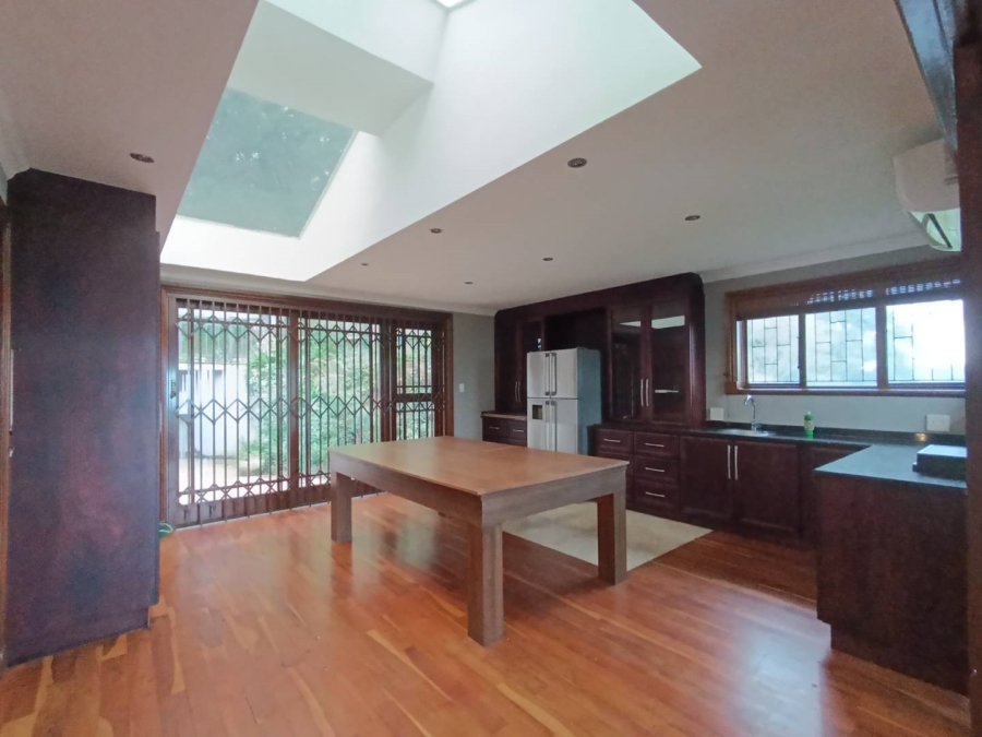 8 Bedroom Property for Sale in Kloof KwaZulu-Natal