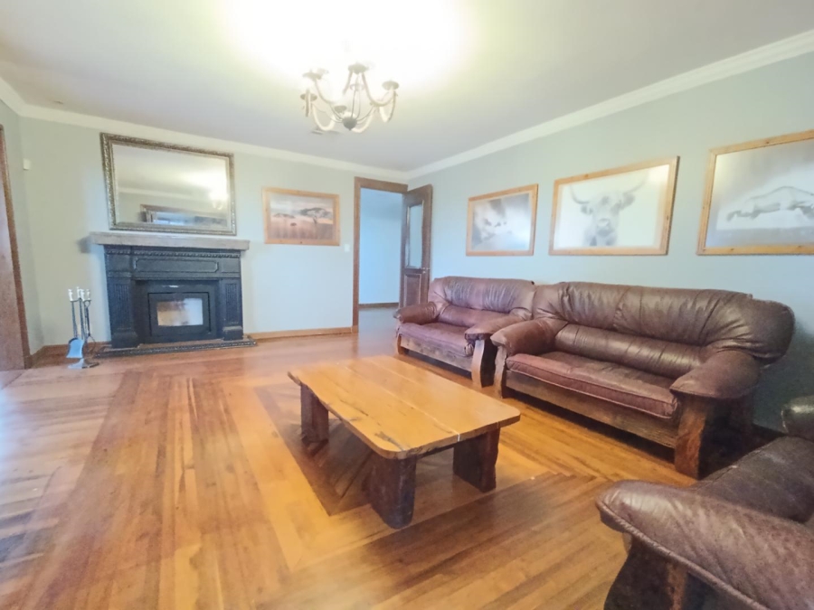 8 Bedroom Property for Sale in Kloof KwaZulu-Natal