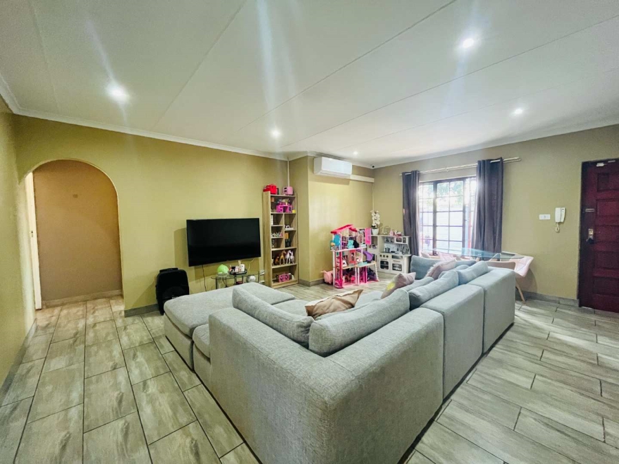 To Let 2 Bedroom Property for Rent in Sunningdale KwaZulu-Natal