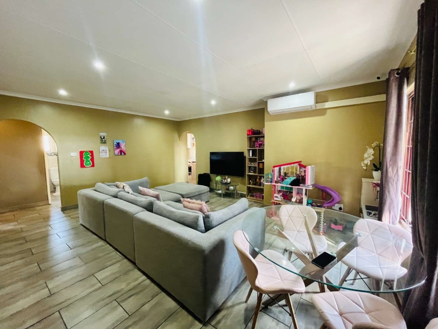 To Let 2 Bedroom Property for Rent in Sunningdale KwaZulu-Natal