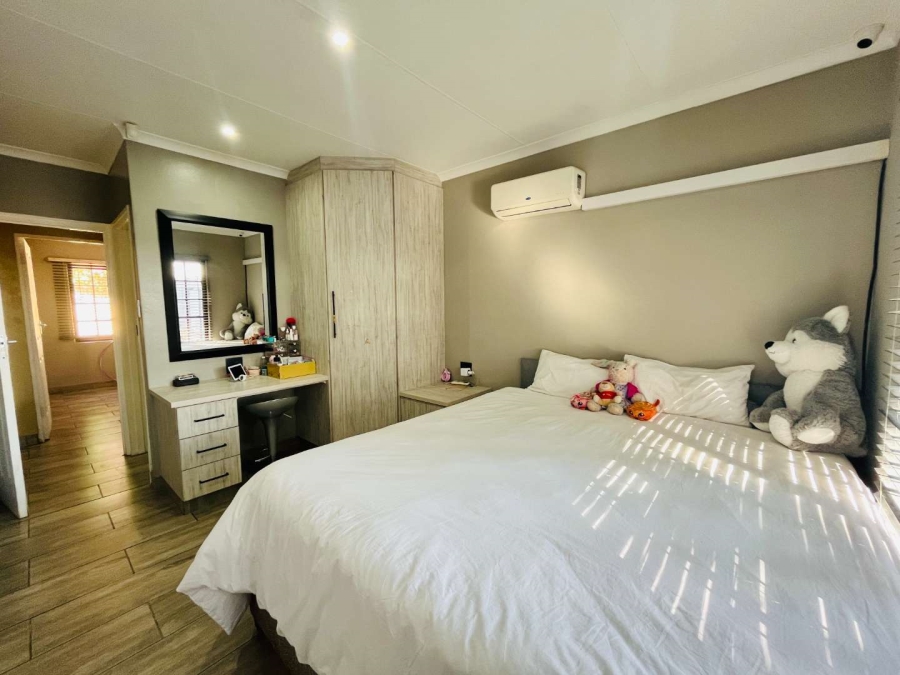 To Let 2 Bedroom Property for Rent in Sunningdale KwaZulu-Natal