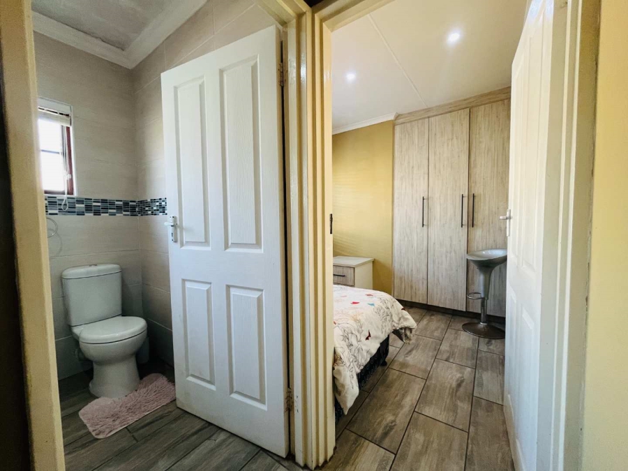 To Let 2 Bedroom Property for Rent in Sunningdale KwaZulu-Natal