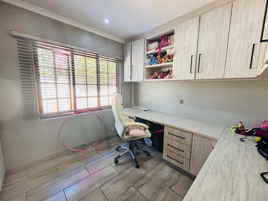 To Let 2 Bedroom Property for Rent in Sunningdale KwaZulu-Natal