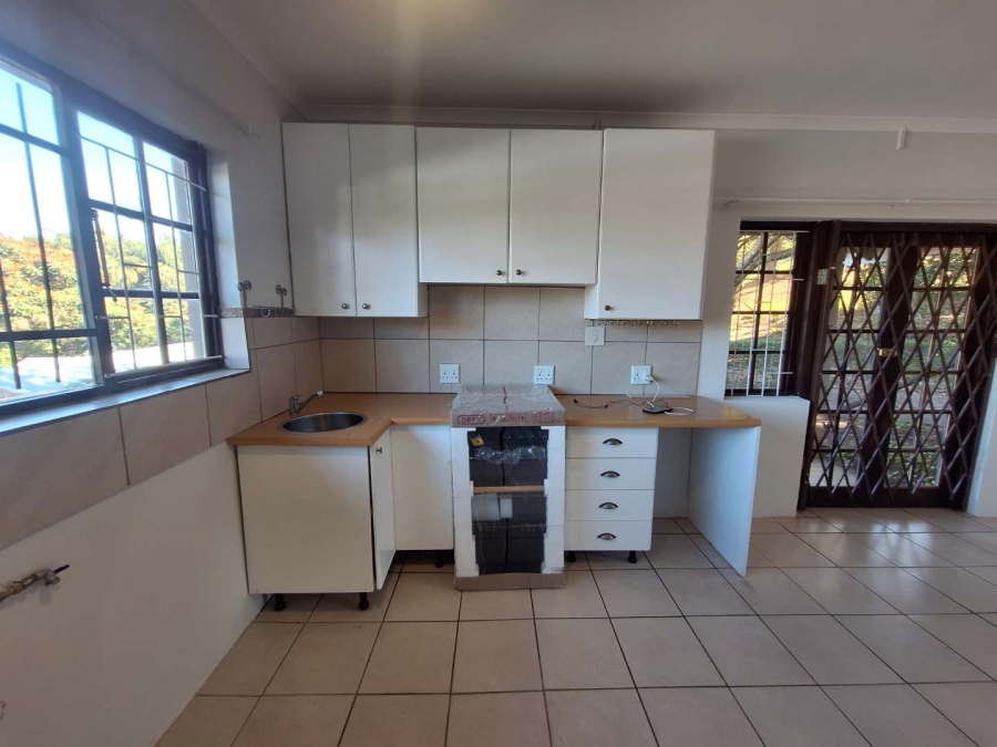 To Let 2 Bedroom Property for Rent in Crestview KwaZulu-Natal