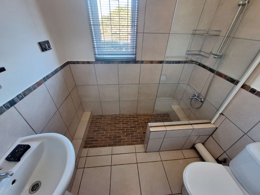To Let 2 Bedroom Property for Rent in Crestview KwaZulu-Natal