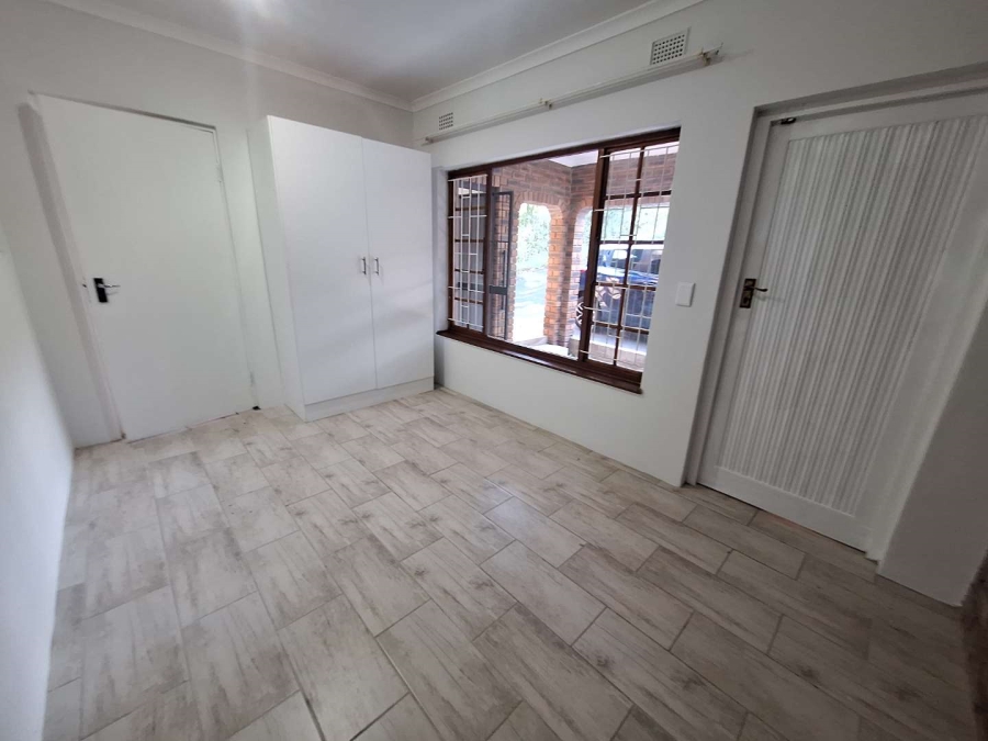 To Let 2 Bedroom Property for Rent in Crestview KwaZulu-Natal