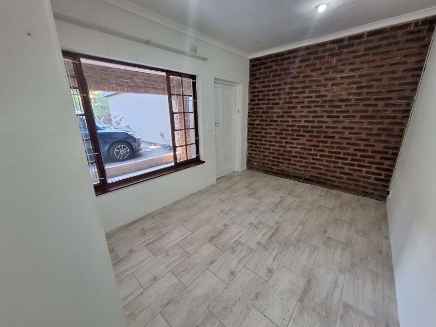 To Let 2 Bedroom Property for Rent in Crestview KwaZulu-Natal