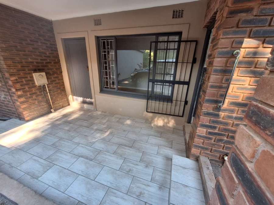 To Let 2 Bedroom Property for Rent in Crestview KwaZulu-Natal