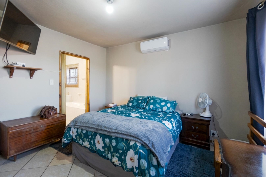 4 Bedroom Property for Sale in Amanzimtoti KwaZulu-Natal