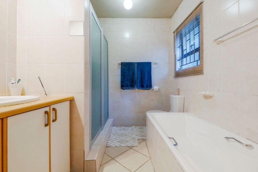 4 Bedroom Property for Sale in Amanzimtoti KwaZulu-Natal